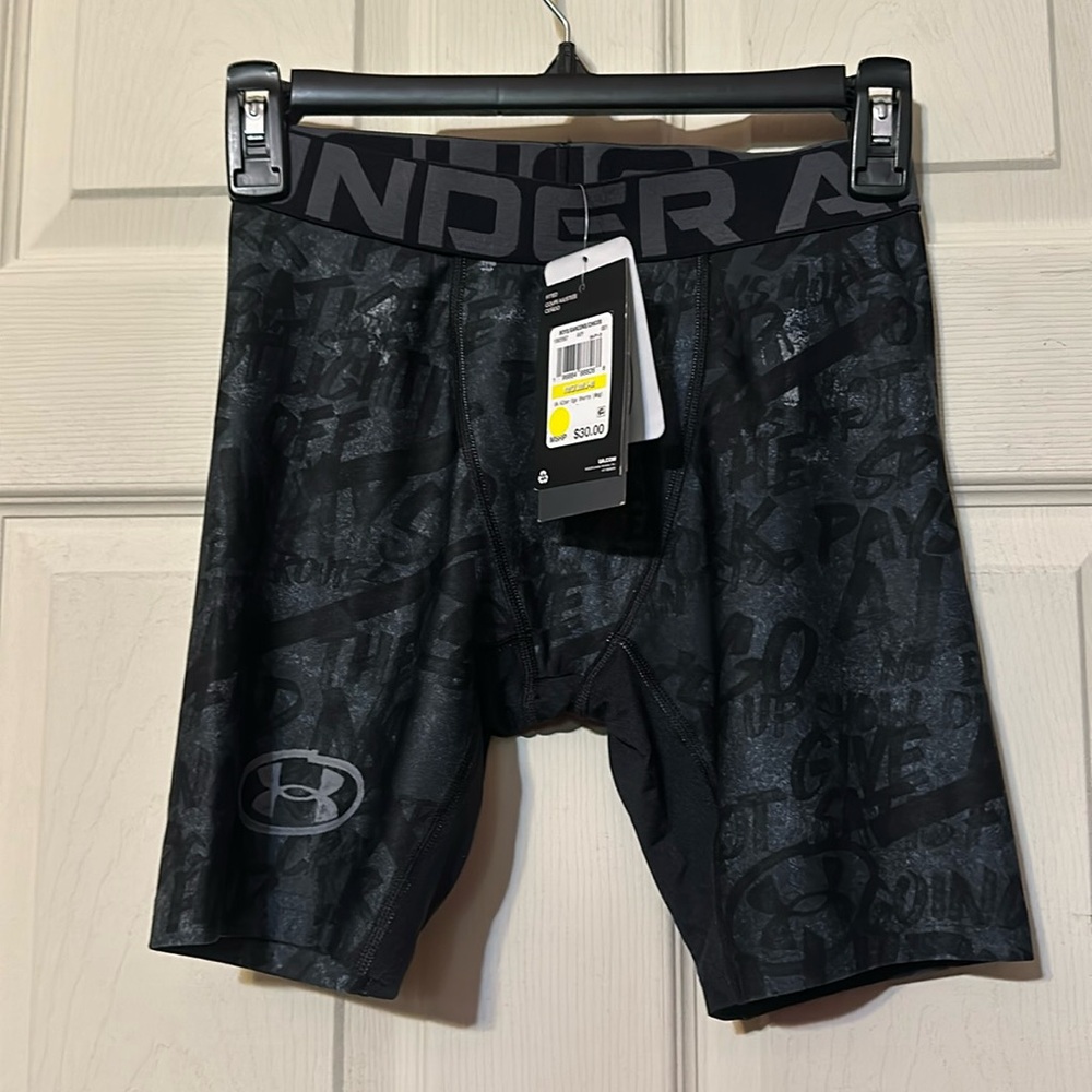 Under Armour YOUTH Alter Ego HeatGear Shorts: BLACK/GRAY: NEW WITH TAGS: SIZE M